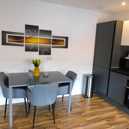 Newly Refurbished 1 Bed Apt In Hamilton Close To Station And Local Amenities Bagian luar foto