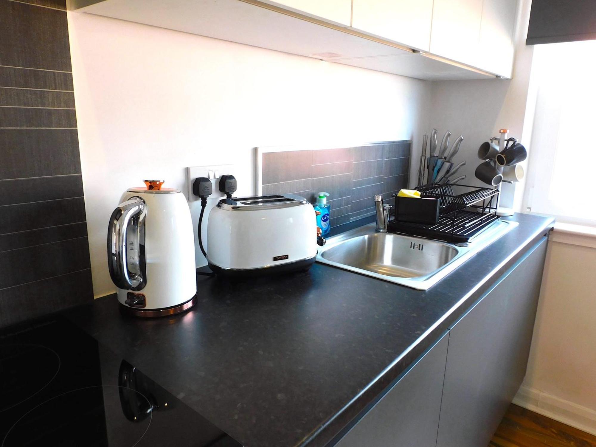 Newly Refurbished 1 Bed Apt In Hamilton Close To Station And Local Amenities Bagian luar foto