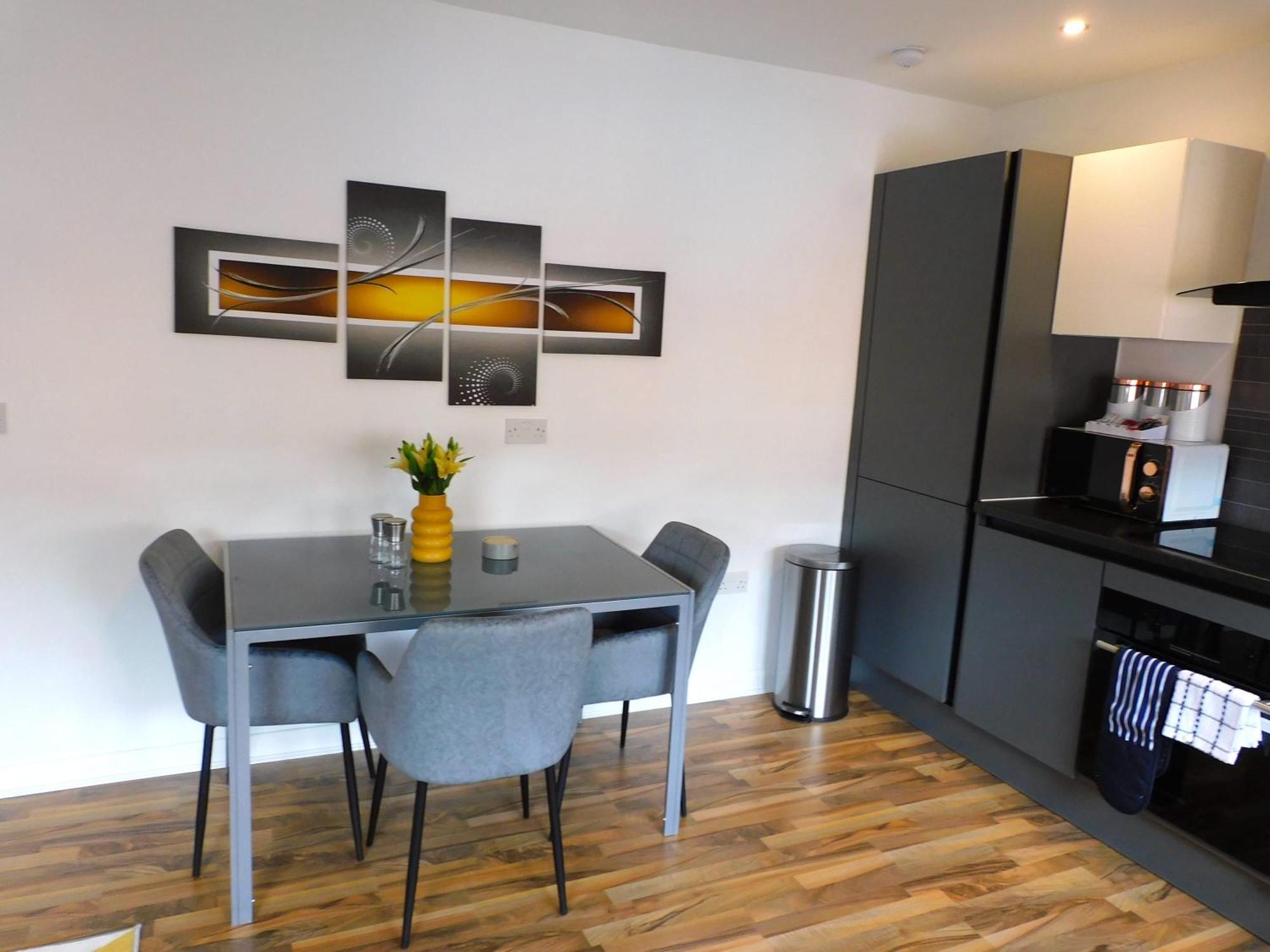 Newly Refurbished 1 Bed Apt In Hamilton Close To Station And Local Amenities Bagian luar foto