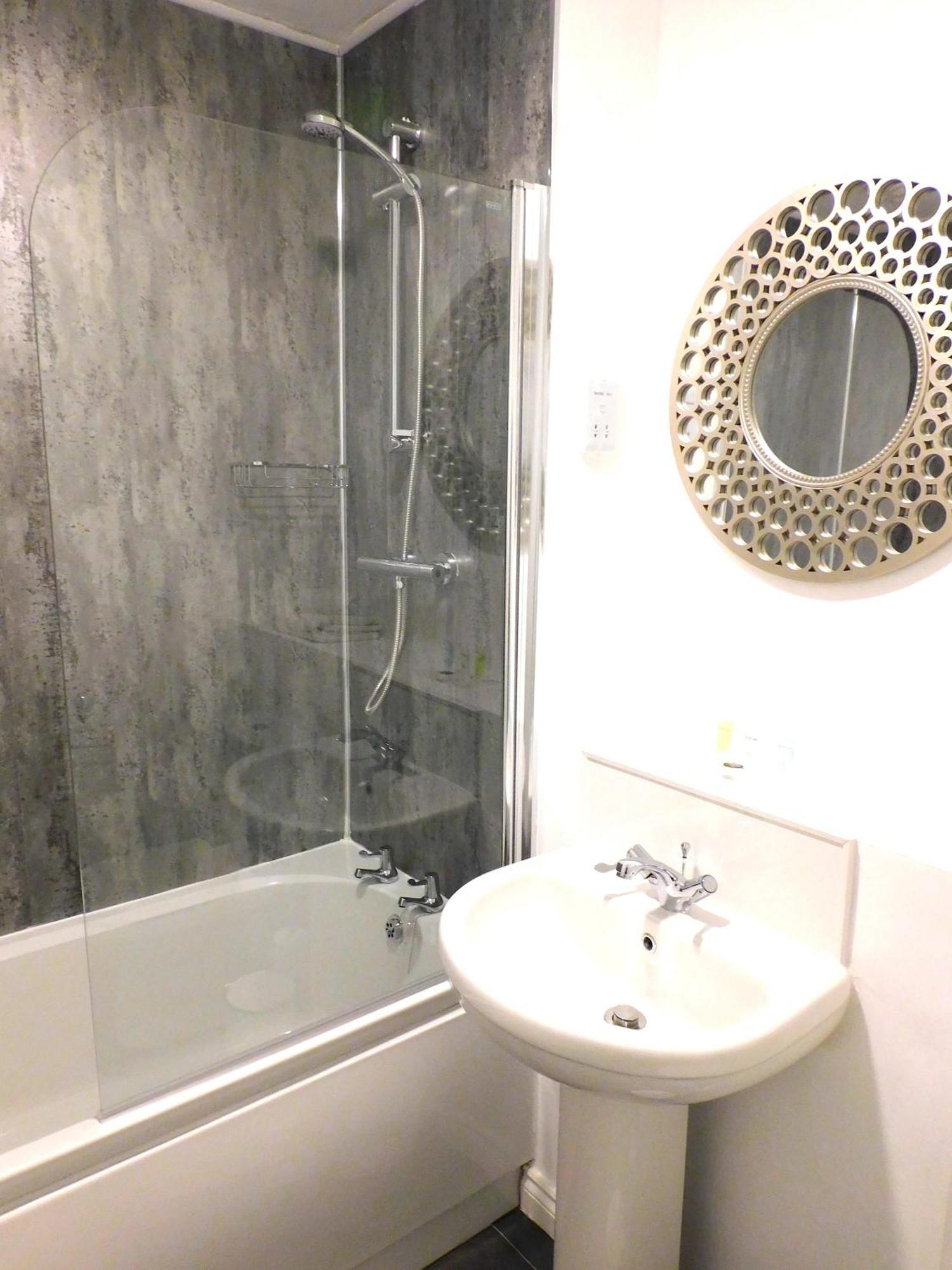 Newly Refurbished 1 Bed Apt In Hamilton Close To Station And Local Amenities Bagian luar foto